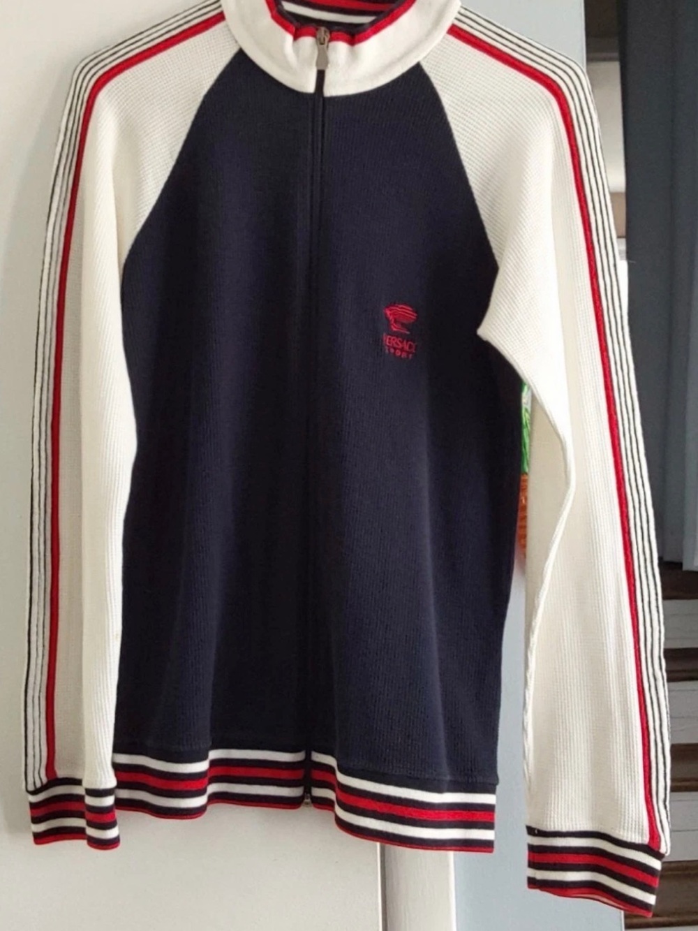 Men Sweater Subcategory Classification - Picture 4 of 8